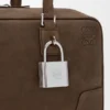 Amazona 31 kort veske i kornet nubuck Amazona 31 kort veske i kornet nubuck