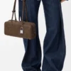 Amazona 31 kort veske i kornet nubuck Amazona 31 kort veske i kornet nubuck
