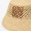Anagram-bøttehatt i raffia og kalveskinn