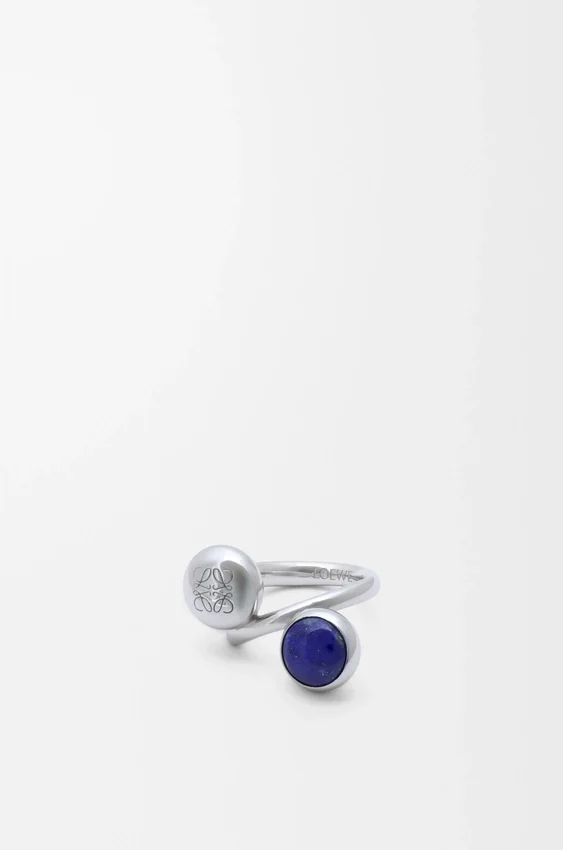 Anagram Pebble-ring i sterlingsølv og lapis lazuli Anagram Pebble-ring i sterlingsølv og lapis lazuli