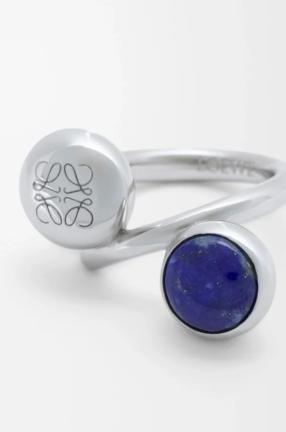 Anagram Pebble-ring i sterlingsølv og lapis lazuli Anagram Pebble-ring i sterlingsølv og lapis lazuli