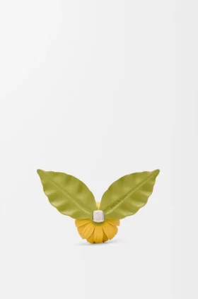 Blomsterbrosje i kalveskinn