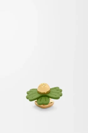 Blomsterbrosje i kalveskinn