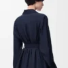Bluse i silke med belte Bluse i silke med belte