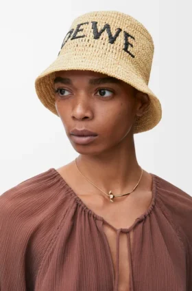 Bucket-hatt i raffia