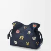 «Cats» medium Flamenco-clutch i brodert denim «Cats» medium Flamenco-clutch i brodert denim