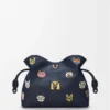 «Cats» medium Flamenco-clutch i brodert denim «Cats» medium Flamenco-clutch i brodert denim