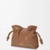 Cats Mini Flamenco-clutch i nappa-kalveskinn Cats Mini Flamenco-clutch i nappa-kalveskinn