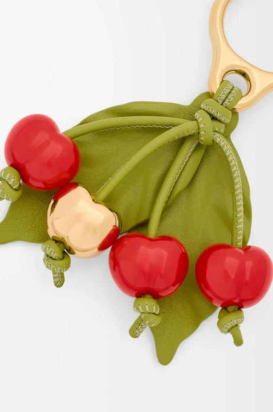 Cherry-smykke i klassisk kalveskinn Cherry-smykke i klassisk kalveskinn