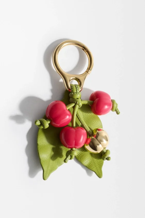 Cherry-smykke i klassisk kalveskinn Cherry-smykke i klassisk kalveskinn