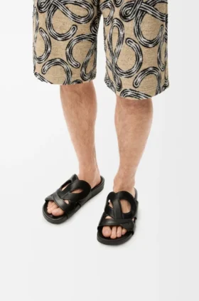 Ease Monogram-sandaler i vegetabilsk garvet kalveskinn