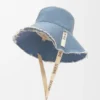 Fiskerhatt med frynser i denim og kalveskinn Fiskerhatt med frynser i denim og kalveskinn