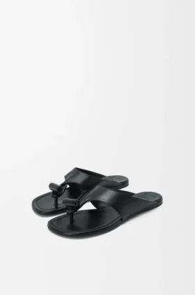 Flate sko med toggle-lås i skinnende, glatt kalveskinn