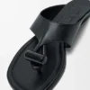 Flate sko med toggle-lås i skinnende, glatt kalveskinn Flate sko med toggle-lås i skinnende, glatt kalveskinn