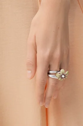 Flor-ring i sterlingsølv og krystaller