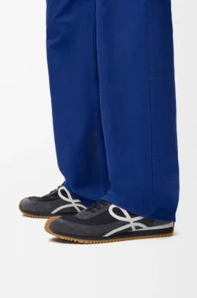 Flow Runner 2.0 i nylon og semsket skinn