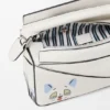 Futurist Cat Mini Puzzle-veske i klassisk kalveskinn Futurist Cat Mini Puzzle-veske i klassisk kalveskinn