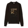 Herre-Loewe Anagram bomullstrøye med rund hals og brodert alfabet – klassisk sportssstil – svart – H526341Xa1-1100