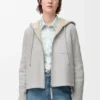 Jakke med hette i shearling Jakke med hette i shearling
