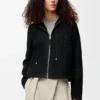 Jakke med hette i shearling Jakke med hette i shearling
