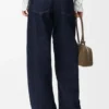 Jeans med belte i denim Jeans med belte i denim