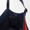 Layered Hammock Flip-veske i klassisk kalveskinn Layered Hammock Flip-veske i klassisk kalveskinn
