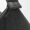 Liten Cubi-skulderveske i mykt, glatt kalveskinn og jacquard Liten Cubi-skulderveske i mykt, glatt kalveskinn og jacquard