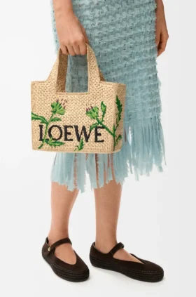 Liten Loewe Font Tote i raffia