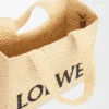 Liten Loewe Font Tote i raffia Liten Loewe Font Tote i raffia