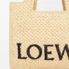 Liten Loewe Font Tote i raffia Liten Loewe Font Tote i raffia