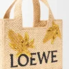 Liten Loewe Font Tote i raffia Liten Loewe Font Tote i raffia