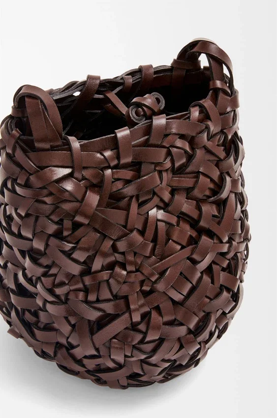 Liten Nest Basket-veske i kalveskinn Liten Nest Basket-veske i kalveskinn