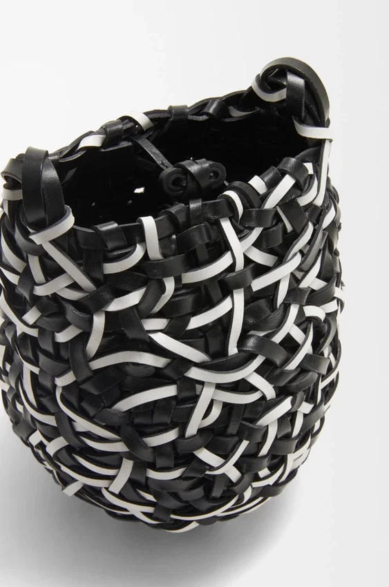 Liten Nest Basket-veske i kalveskinn Liten Nest Basket-veske i kalveskinn