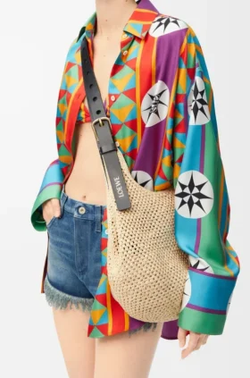 Liten «Punch Hole Hobo»-veske i raffia og kalveskinn