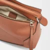 Liten Puzzle Edge-veske i klassisk kalveskinn Liten Puzzle Edge-veske i klassisk kalveskinn