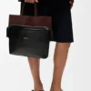 Liten Switch-tote-veske i papirkalveskinn og semsket skinn Liten Switch-tote-veske i papirkalveskinn og semsket skinn