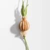 Løkspir-smykke i klassisk kalveskinn og raffia Løkspir-smykke i klassisk kalveskinn og raffia
