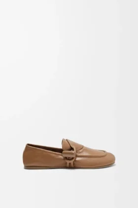Loafer med toggle-detalj i skinnende, glatt kalveskinn