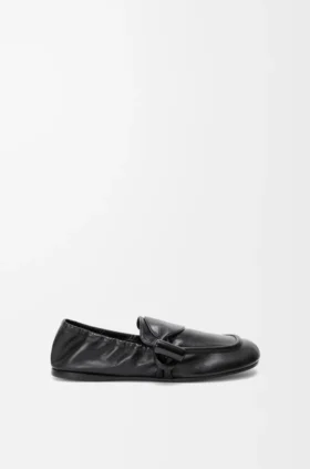 Loafer med toggle-detalj i skinnende, glatt kalveskinn