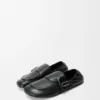 Loafer med toggle-detalj i skinnende, glatt kalveskinn Loafer med toggle-detalj i skinnende, glatt kalveskinn