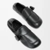 Loafer med toggle-detalj i skinnende, glatt kalveskinn Loafer med toggle-detalj i skinnende, glatt kalveskinn