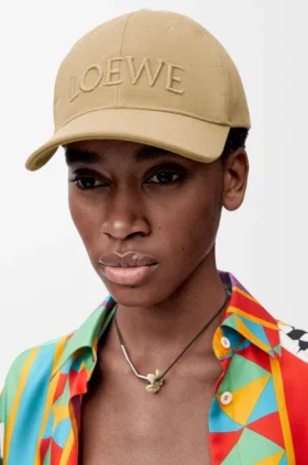 Loewe-cap i lerret