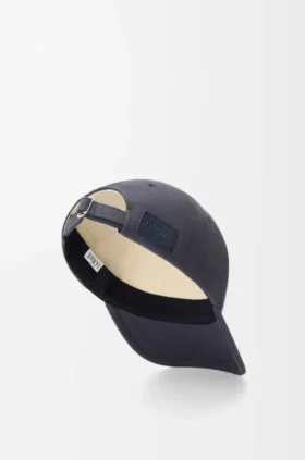 Loewe-cap i lerret