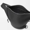Loop Bucket i mykt, kornet kalveskinn Loop Bucket i mykt, kornet kalveskinn