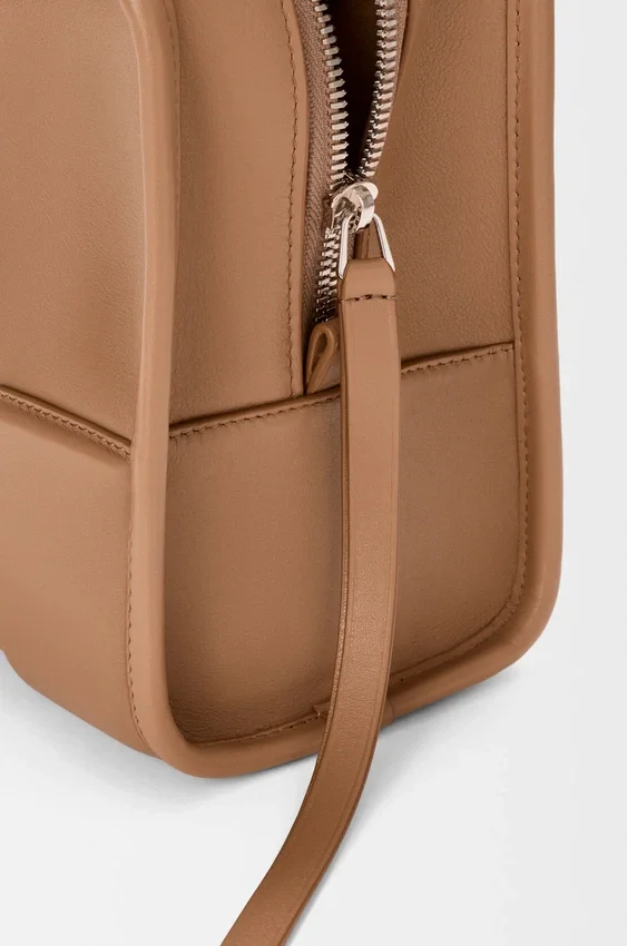 Medium Amazona 180-veske i mykt kalveskinn Medium Amazona 180-veske i mykt kalveskinn