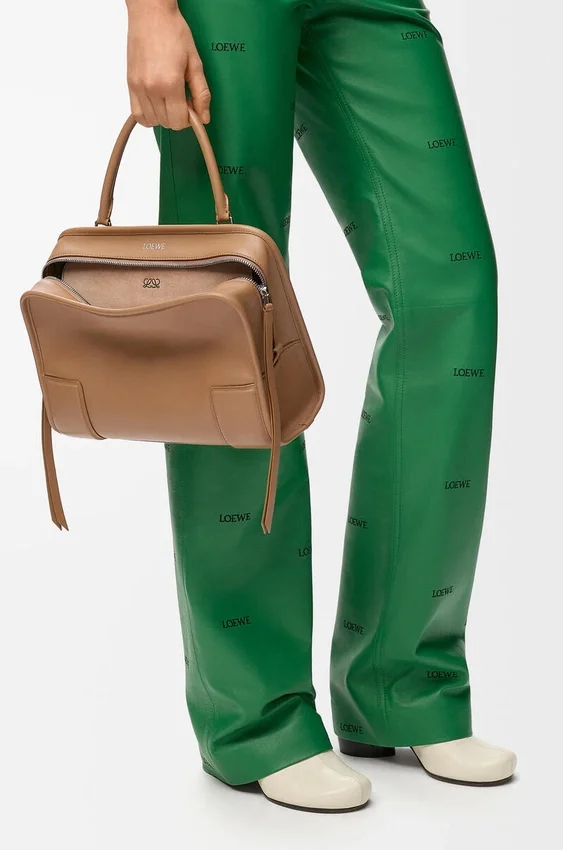 Medium Amazona 180-veske i mykt kalveskinn Medium Amazona 180-veske i mykt kalveskinn