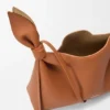 Medium Scarf Bag i glatt kalveskinn Medium Scarf Bag i glatt kalveskinn