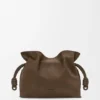 Mellomstor Flamenco-clutch i kornet nubuck