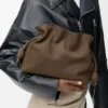 Mellomstor Flamenco-clutch i kornet nubuck