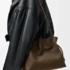 Mellomstor Flamenco-clutch i kornet nubuck